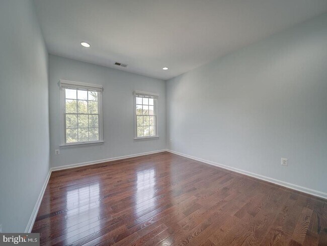 Building Photo - 43320 Barnstead Dr