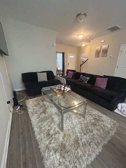 Building Photo - 139 Hunters Grove Dr