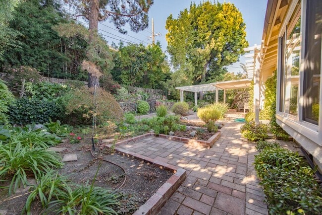 Building Photo - 908 Glennan Dr
