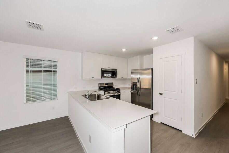 Building Photo - 2221 La Vis Ln