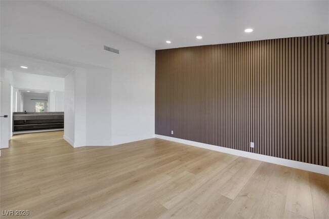 Building Photo - 7132 Mission Hills Dr