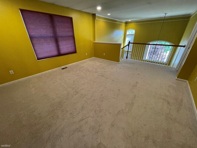 Building Photo - 4 br, 2.5 bath House - 45101 Bartlett Dr
