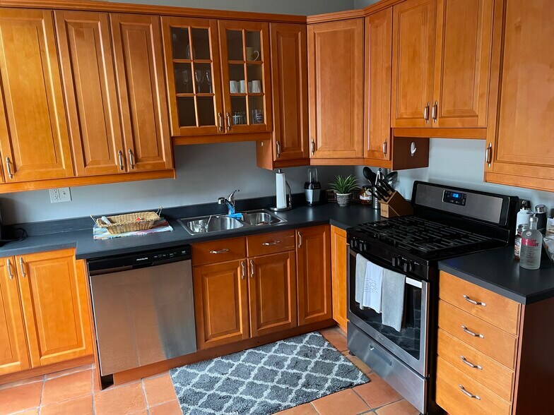 Building Photo - 5422 Howe St