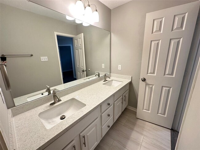 Building Photo - 806 Legend Spring Dr