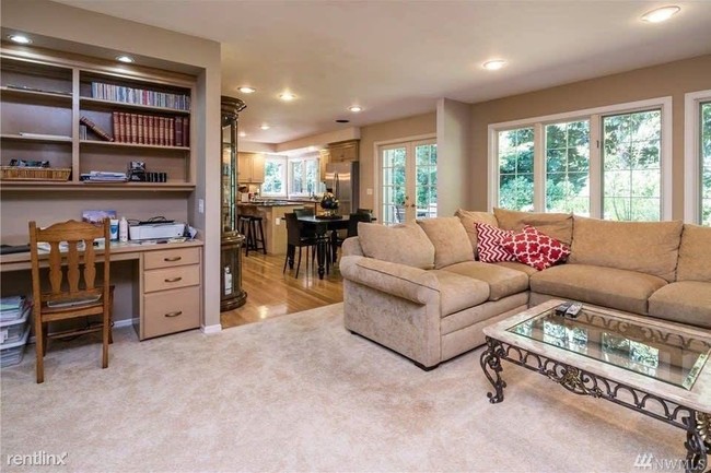 Building Photo - 4 br, 2.5 bath House - 14910 18th Ln SE