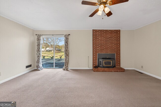 Building Photo - 741 East Ave