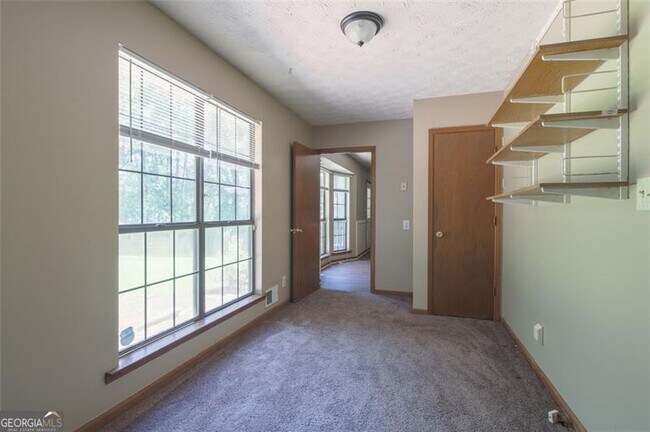 Building Photo - 310 Summerwood Dr
