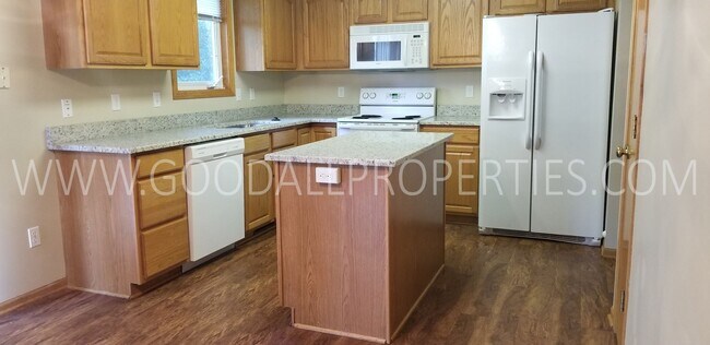 Building Photo - 4 Bedroom, 2.5 Bathroom Home in Johnston