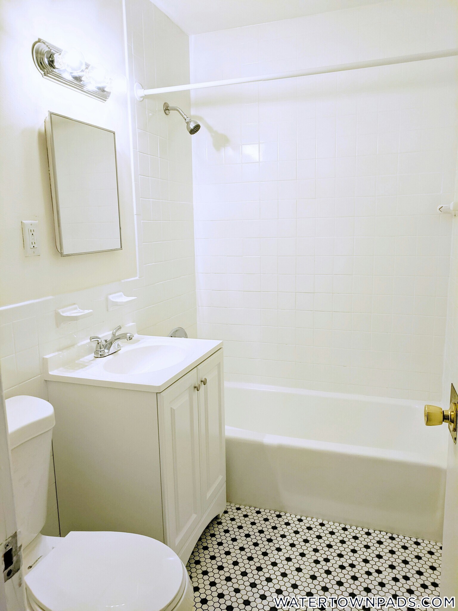 Building Photo - 16 Whites Ave