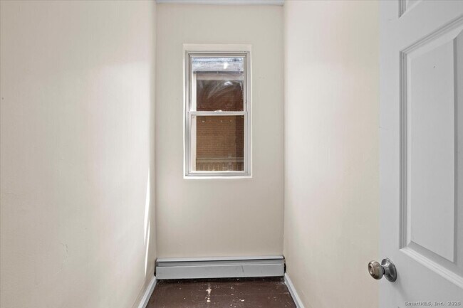 Building Photo - 204 Magnolia St