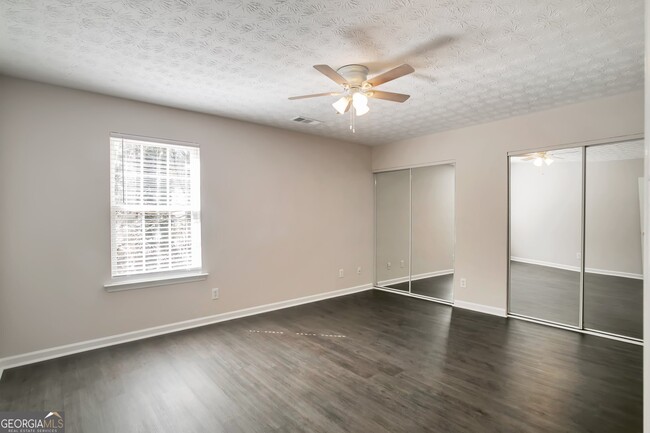 Building Photo - 1001 River Plantation Dr