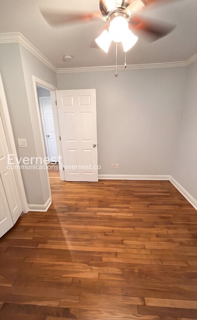 Building Photo - 2 Bed/1 Bath Home with Garage / Available Now!