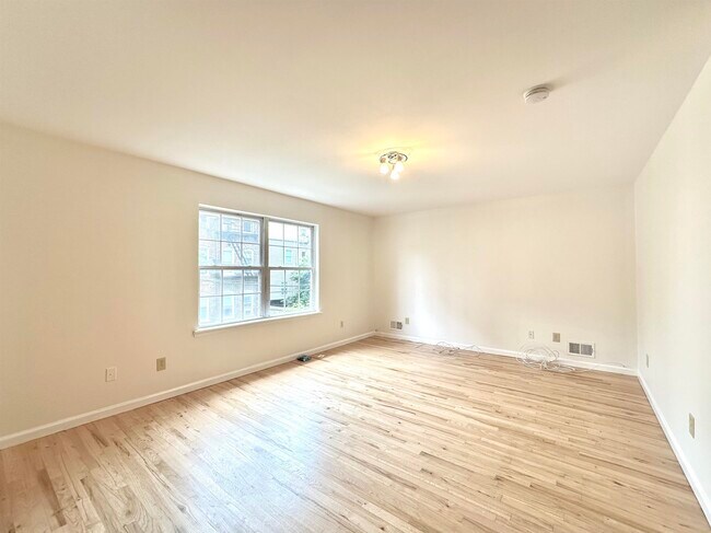 Building Photo - 47 Jewett Ave