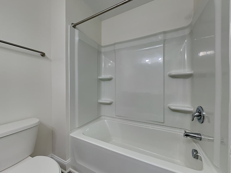 Building Photo - 2395 Eagle Creek Ct