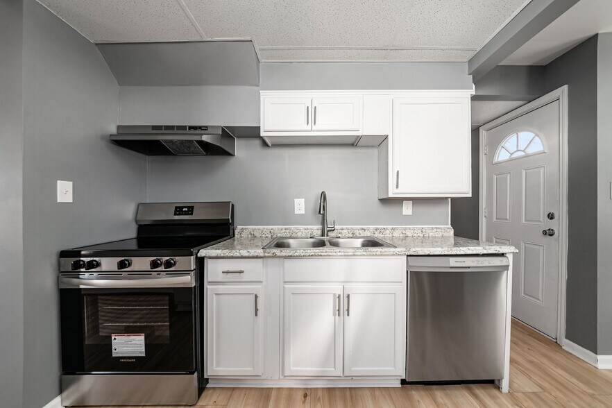 Building Photo - 2861 Woodland Ave