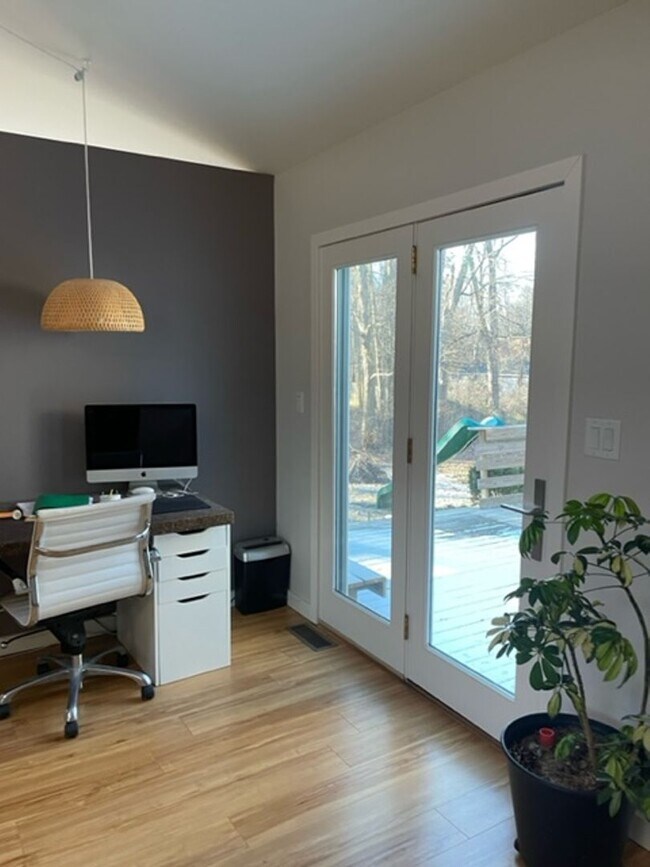 Building Photo - 4 bed/3bath-University Elementary School/I...