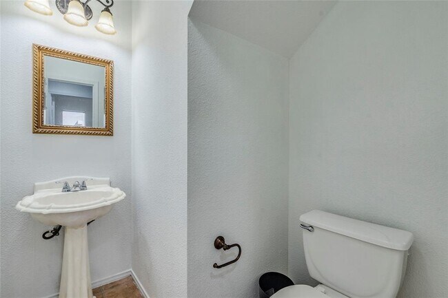 Building Photo - 1032 Doras Dr