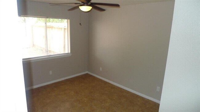 Building Photo - 7772 Park Falls Dr