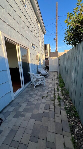 Building Photo - 232 Santa Monica Dr