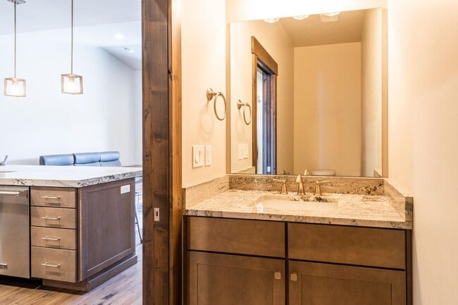Building Photo - Modern Townhome in Black Rock Ridge