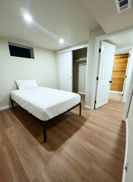 Building Photo - 6520 Depew Ct