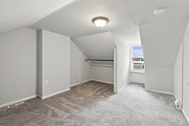 Building Photo - 550 Dauphin St