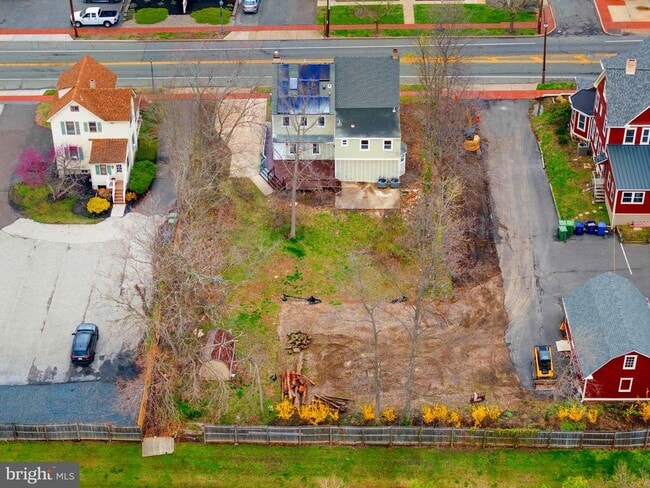 Building Photo - 15 W Main St