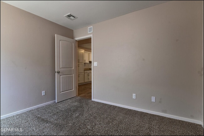 Building Photo - 621 Cedarwood Ave