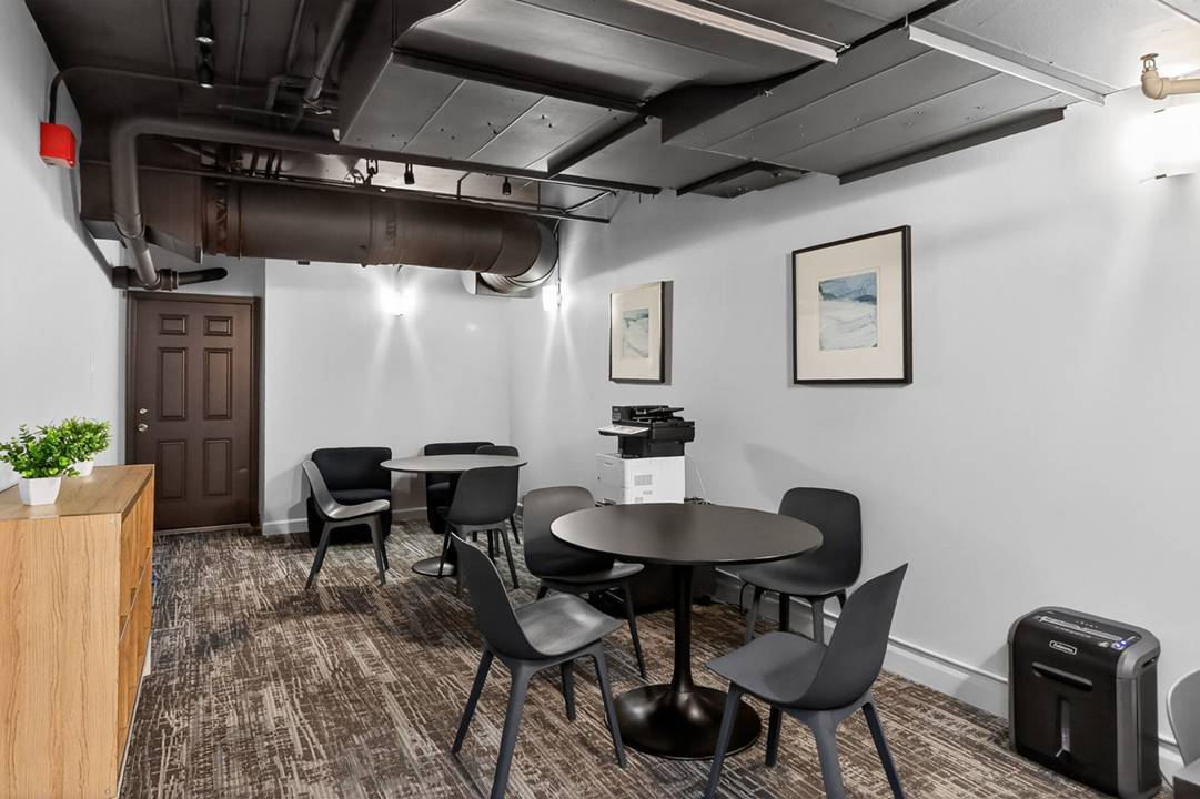 Business center - 30 E Huron St