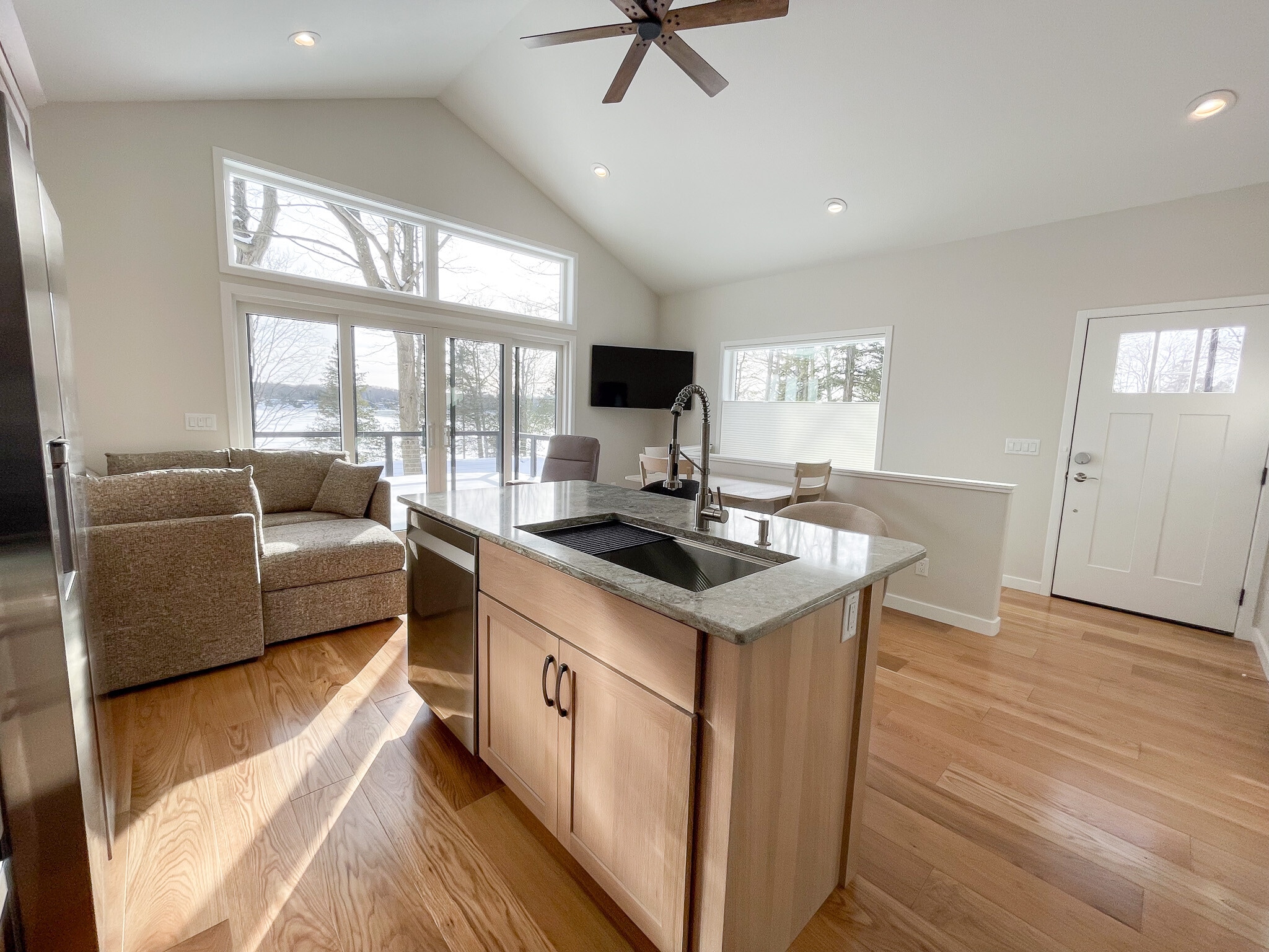 Building Photo - 8073 Outer Dr S