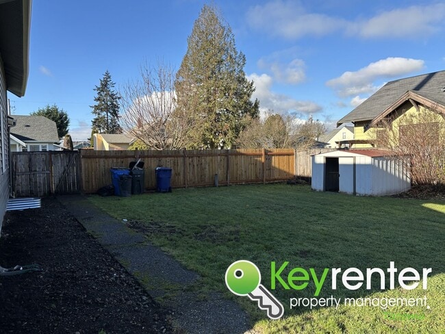 Building Photo - One of a Kind Multi-level Home in Tacoma!