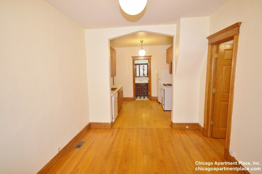Primary Photo - 638 W Drummond Pl