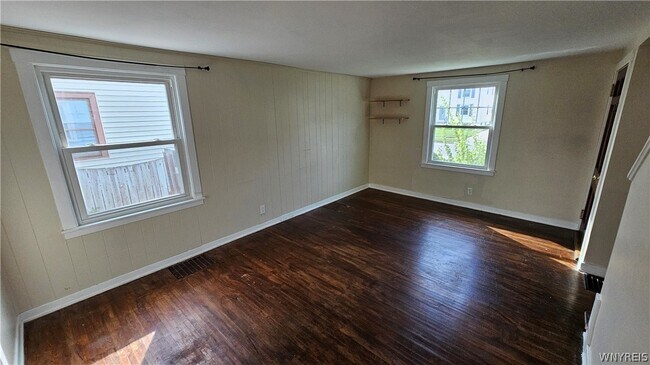 Building Photo - 107 Fowler Ave