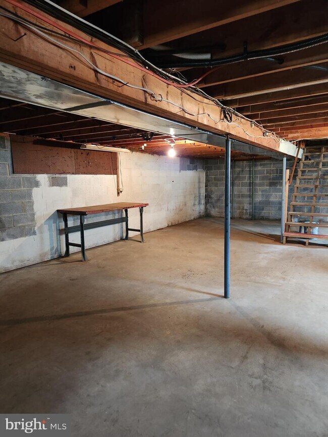 Building Photo - 12426 Legore Rd