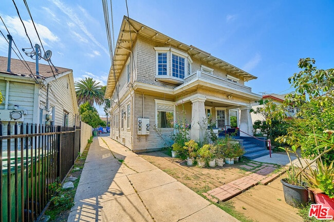 Building Photo - 1347 Valencia St