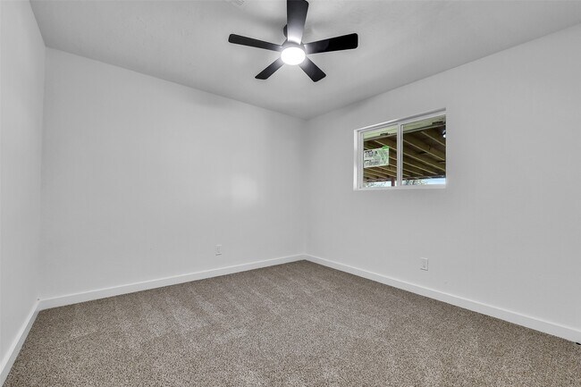 Building Photo - 1913 41st Ave N