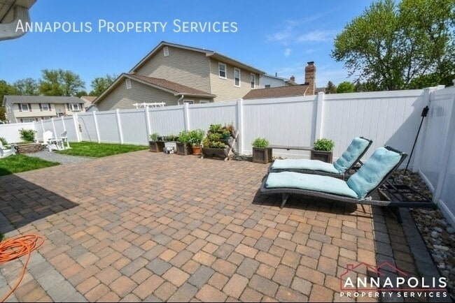 Building Photo - 2500 Symphony Ln