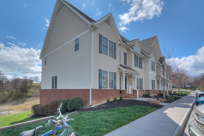 Building Photo - 250 Sheliah Ct