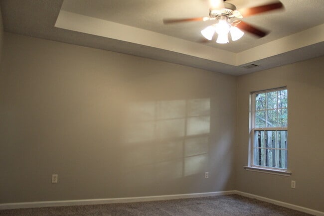 Building Photo - Columbia County Fort Grodon Attached home with Garage