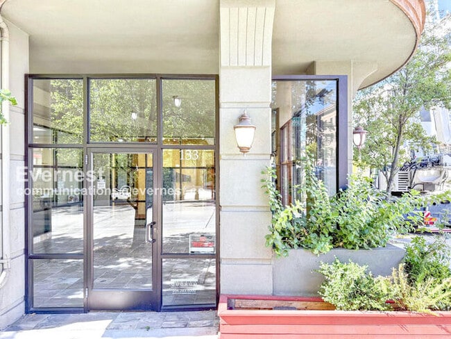 Building Photo - 133 Queen Anne Ave N