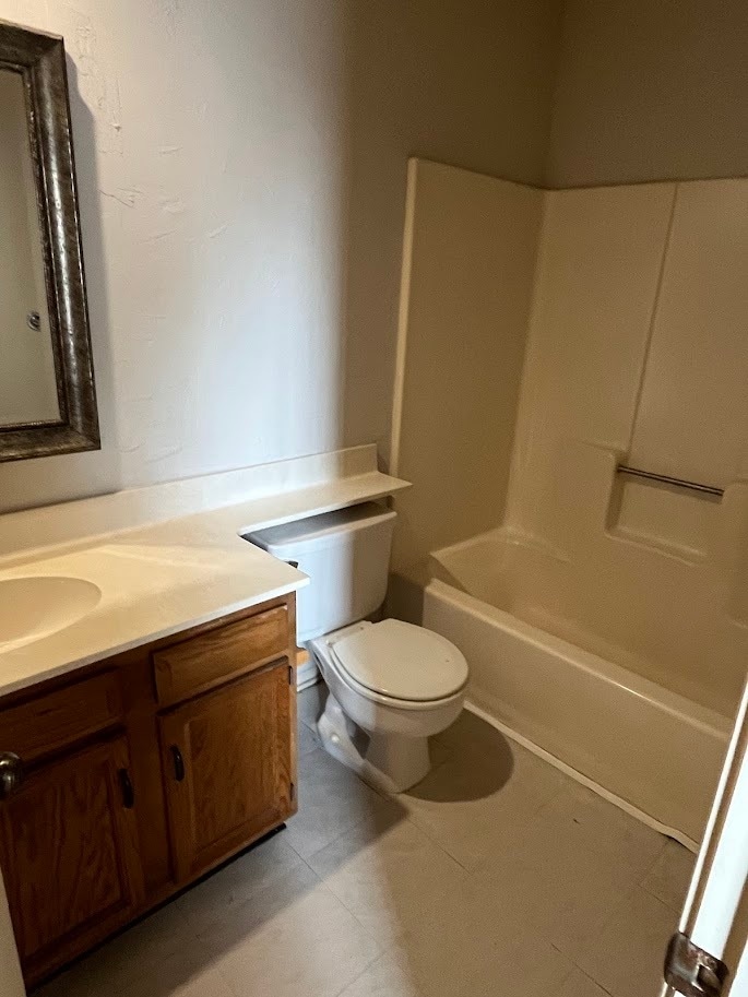 upstairs bathroom #2 - 1178 Green Meadow St