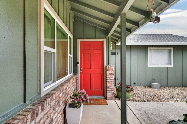 Building Photo - 420 Colusa Pl