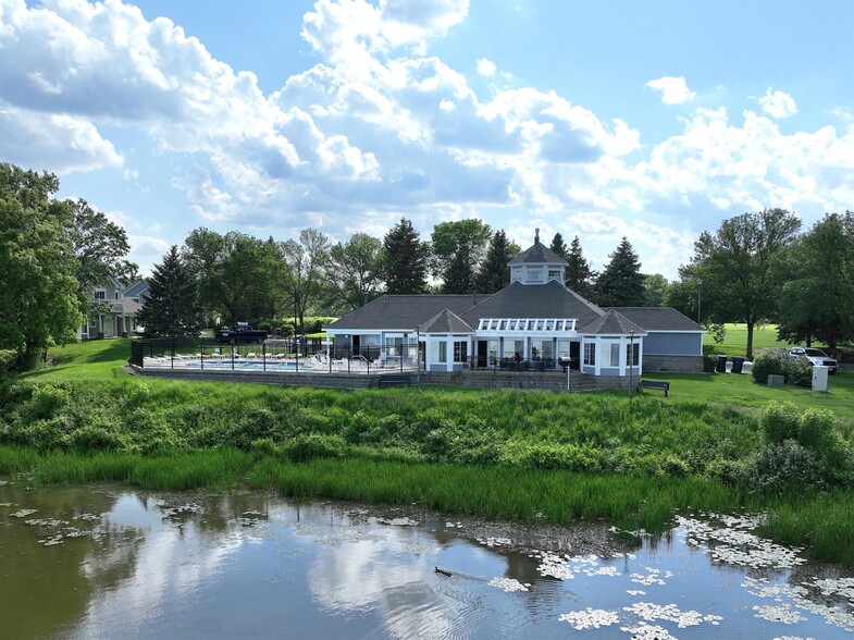 Primary Photo - Hazeltine Shores