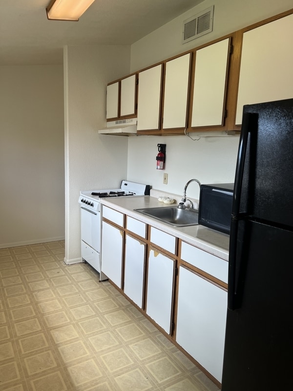 Building Photo - 266 E 200 S