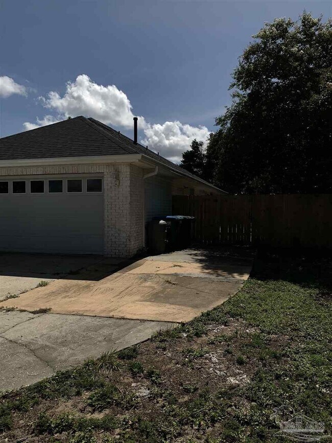Building Photo - 2232 Orion Lake Dr