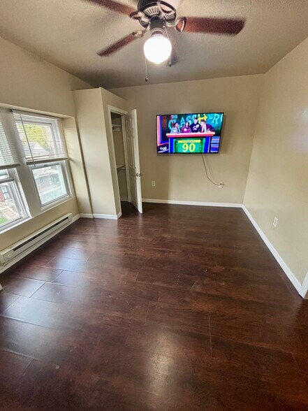 Building Photo - 1520 W Champlost Ave