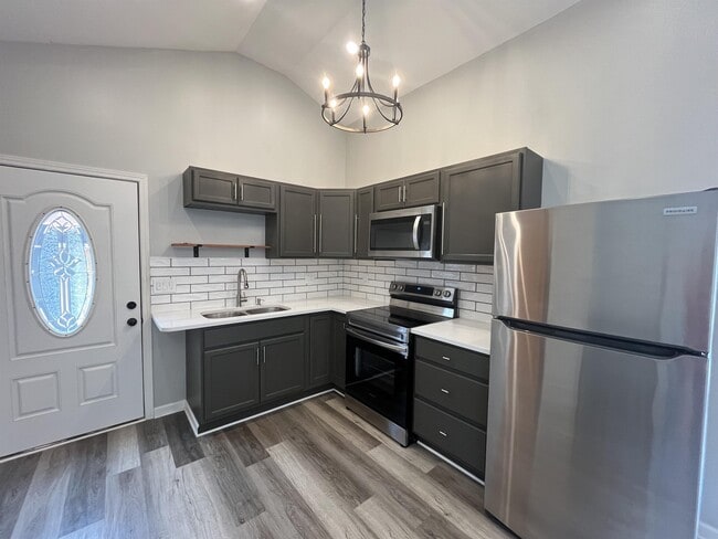 Building Photo - 8010 Sunset Heights Dr