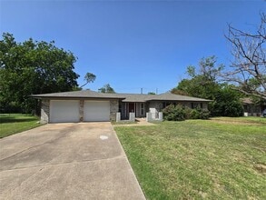 Building Photo - 205 E Cherokee Dr