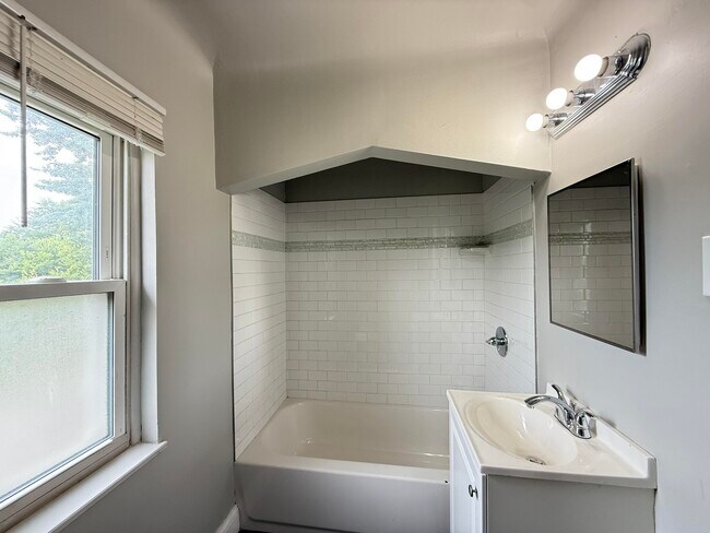 Building Photo - 4605 Devonshire Rd