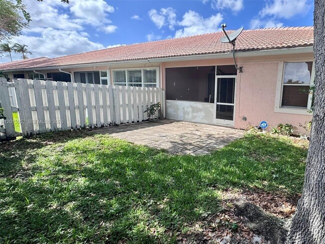 Building Photo - 2450 S Coral Trace Cir